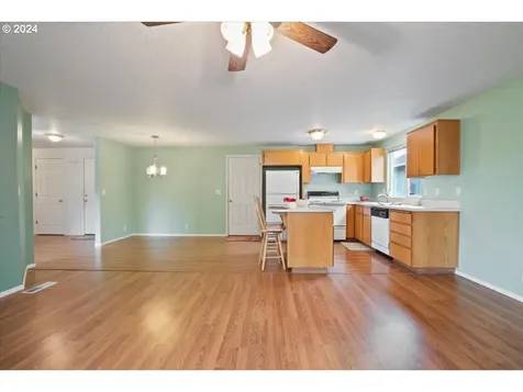 212 NW Bonanza Avenue Dallas OR 97338