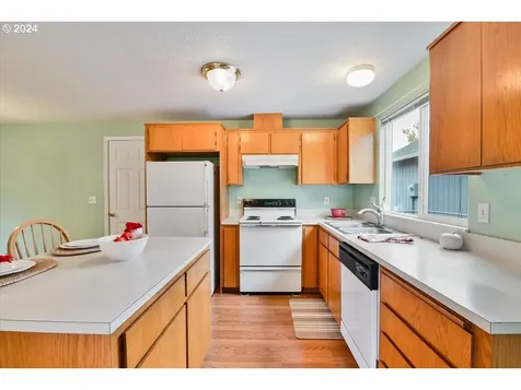 212 NW Bonanza Avenue Dallas OR 97338