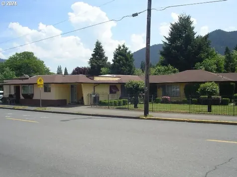 48074 E 1st Street Oakridge OR 97463