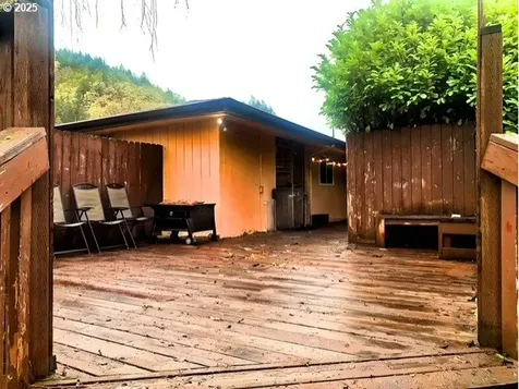 48074 E 1st Street Oakridge OR 97463