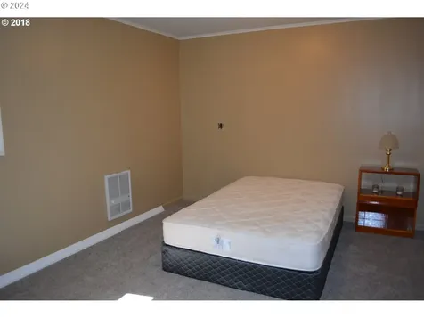 48074 E 1st Street Oakridge OR 97463