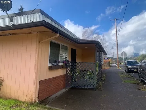 48074 E 1st Street Oakridge OR 97463