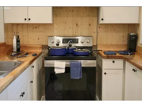 48074 E 1st Street Oakridge OR 97463