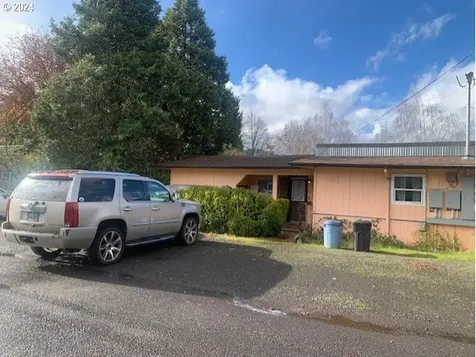 48074 E 1st Street Oakridge OR 97463