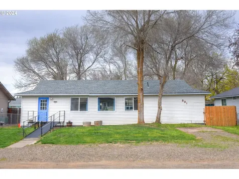 521 W Collins Street Goldendale WA 98620