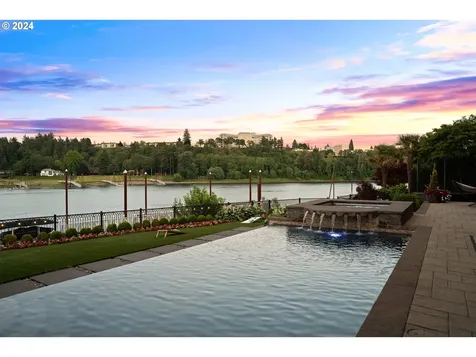 12780 S Fielding Road Lake Oswego OR 97034