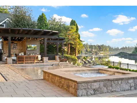 12780 S Fielding Road Lake Oswego OR 97034