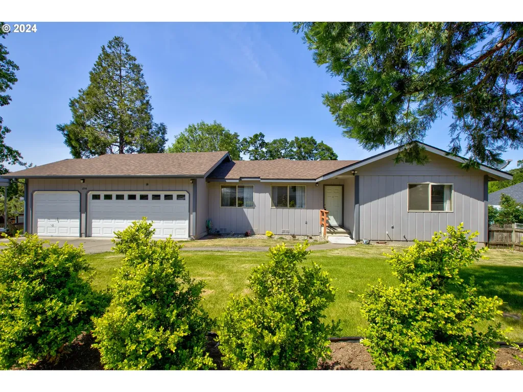 1954 Se Douglas Avenue Roseburg OR 97470