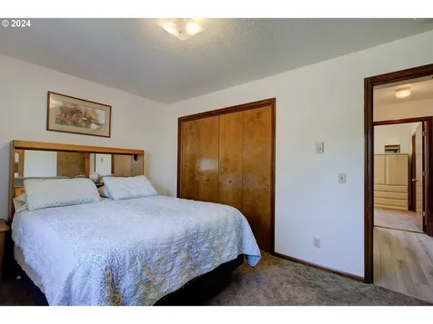 1954 Se Douglas Avenue Roseburg OR 97470