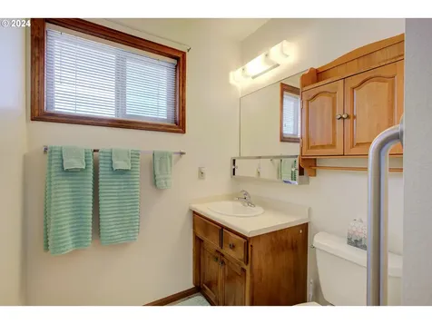 1954 Se Douglas Avenue Roseburg OR 97470