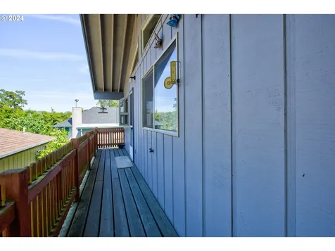 1954 Se Douglas Avenue Roseburg OR 97470