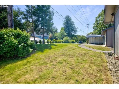 1954 Se Douglas Avenue Roseburg OR 97470