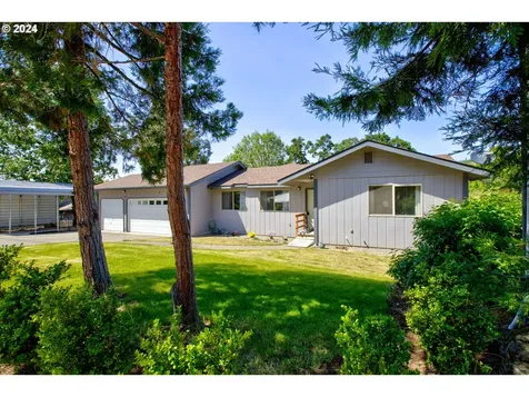 1954 Se Douglas Avenue Roseburg OR 97470