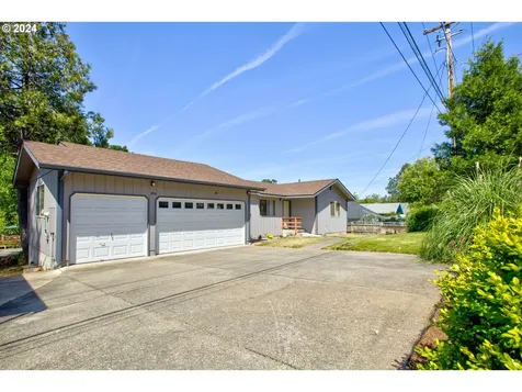 1954 Se Douglas Avenue Roseburg OR 97470