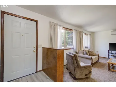 1954 Se Douglas Avenue Roseburg OR 97470