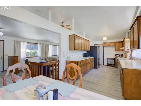 1954 Se Douglas Avenue Roseburg OR 97470