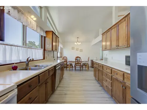 1954 Se Douglas Avenue Roseburg OR 97470