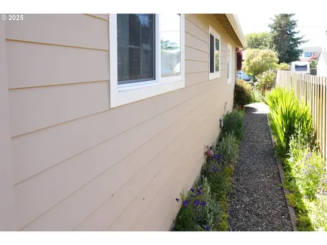 2525 Pine Street Seaside OR 97138