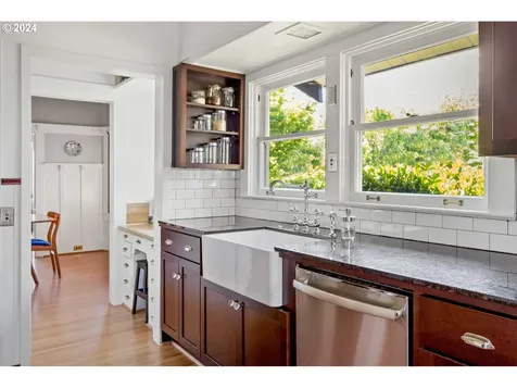 2303 Ne 43rd Avenue Portland OR 97213