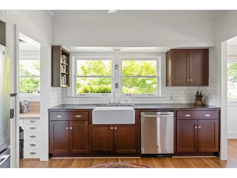 2303 Ne 43rd Avenue Portland OR 97213