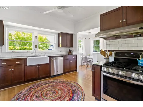 2303 Ne 43rd Avenue Portland OR 97213