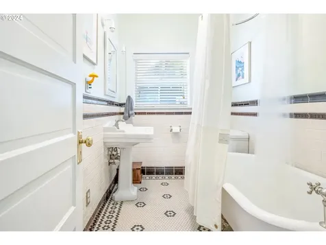 2303 Ne 43rd Avenue Portland OR 97213