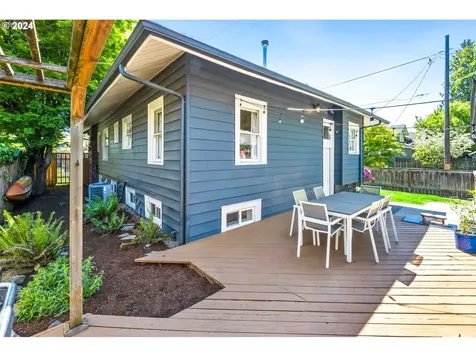 2303 Ne 43rd Avenue Portland OR 97213