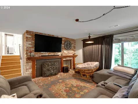 7000 SW Tierra Del Mar Drive Beaverton OR 97007