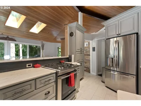 7000 SW Tierra Del Mar Drive Beaverton OR 97007