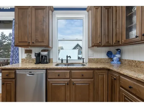 6425 Sw Ebb Avenue Lincoln City OR 97367