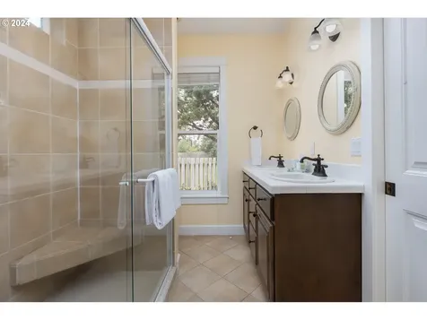 6425 Sw Ebb Avenue Lincoln City OR 97367