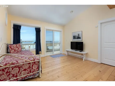 6425 Sw Ebb Avenue Lincoln City OR 97367