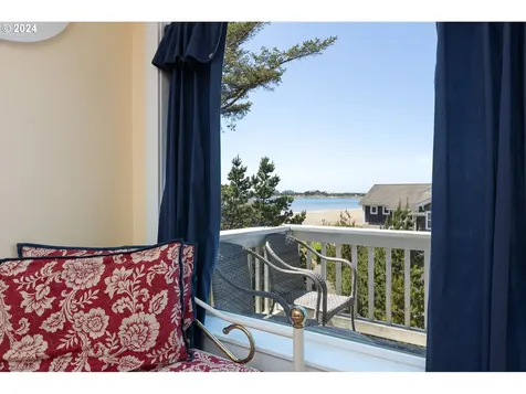 6425 Sw Ebb Avenue Lincoln City OR 97367