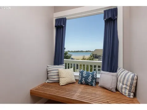 6425 Sw Ebb Avenue Lincoln City OR 97367