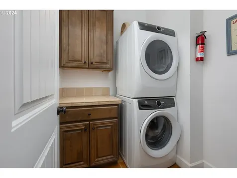 6425 Sw Ebb Avenue Lincoln City OR 97367