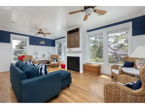 6425 Sw Ebb Avenue Lincoln City OR 97367