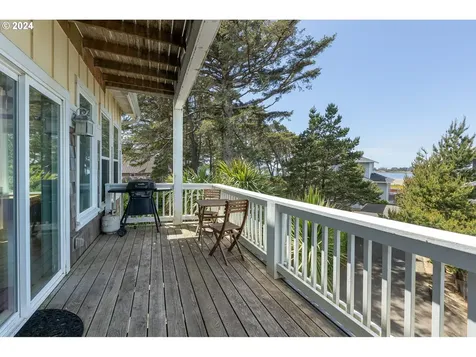 6425 Sw Ebb Avenue Lincoln City OR 97367