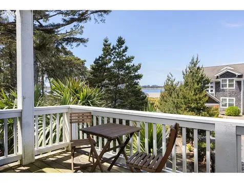 6425 Sw Ebb Avenue Lincoln City OR 97367