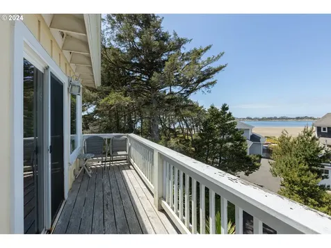 6425 Sw Ebb Avenue Lincoln City OR 97367