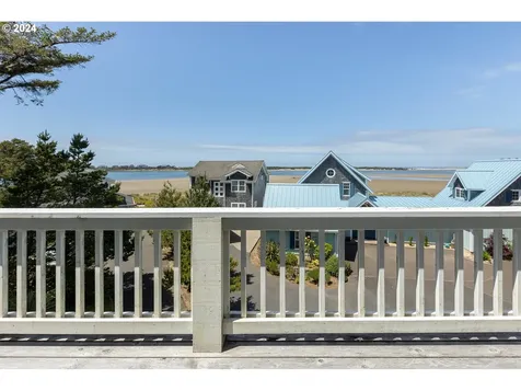 6425 Sw Ebb Avenue Lincoln City OR 97367