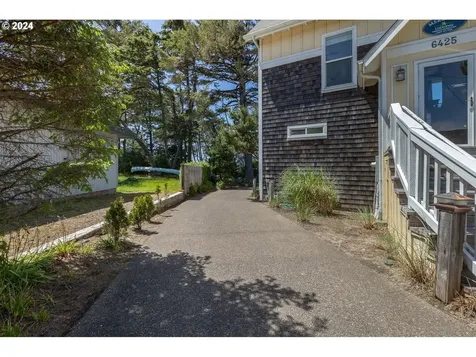 6425 Sw Ebb Avenue Lincoln City OR 97367