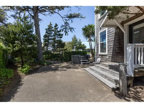 6425 Sw Ebb Avenue Lincoln City OR 97367