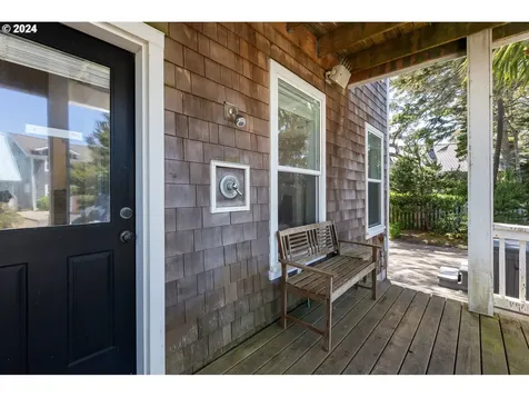 6425 Sw Ebb Avenue Lincoln City OR 97367