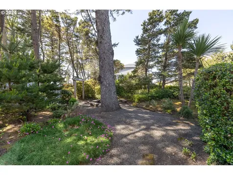 6425 Sw Ebb Avenue Lincoln City OR 97367