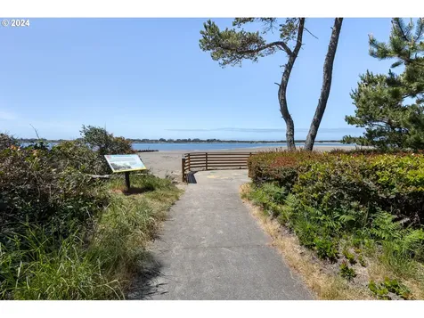 6425 Sw Ebb Avenue Lincoln City OR 97367