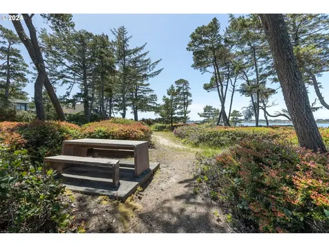 6425 Sw Ebb Avenue Lincoln City OR 97367