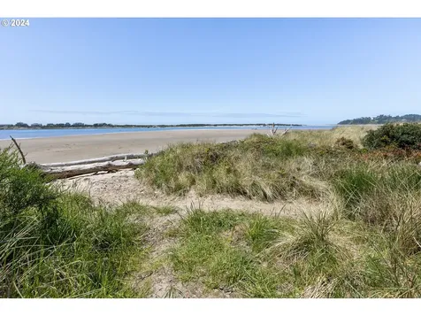6425 Sw Ebb Avenue Lincoln City OR 97367