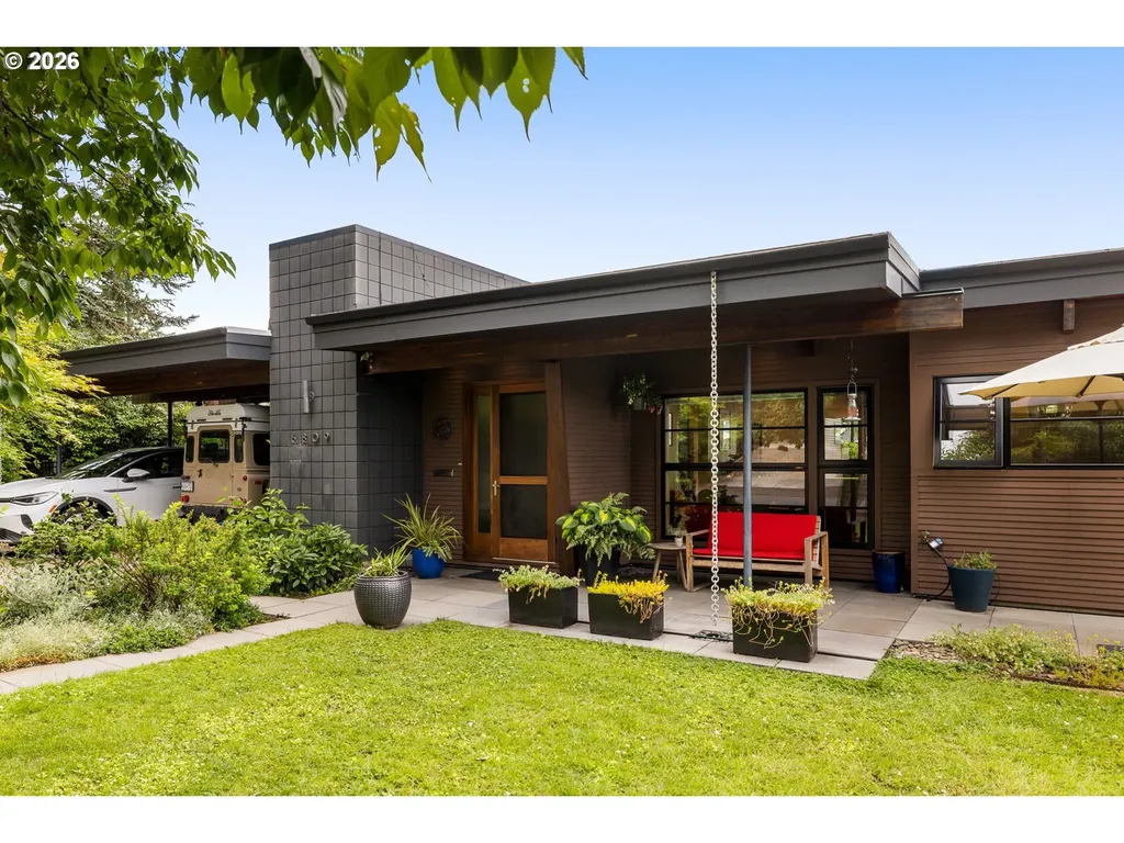 6809 SE Ash Street Portland OR 97215