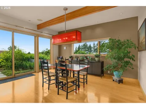 6809 SE Ash Street Portland OR 97215