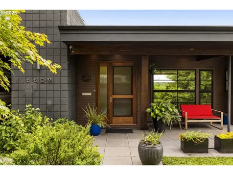 6809 SE Ash Street Portland OR 97215